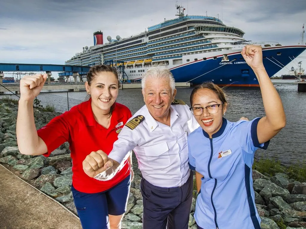 Hervey Bay Shuttle Bus Service crew with cruise ship passengers at Brisbane cruise terminal